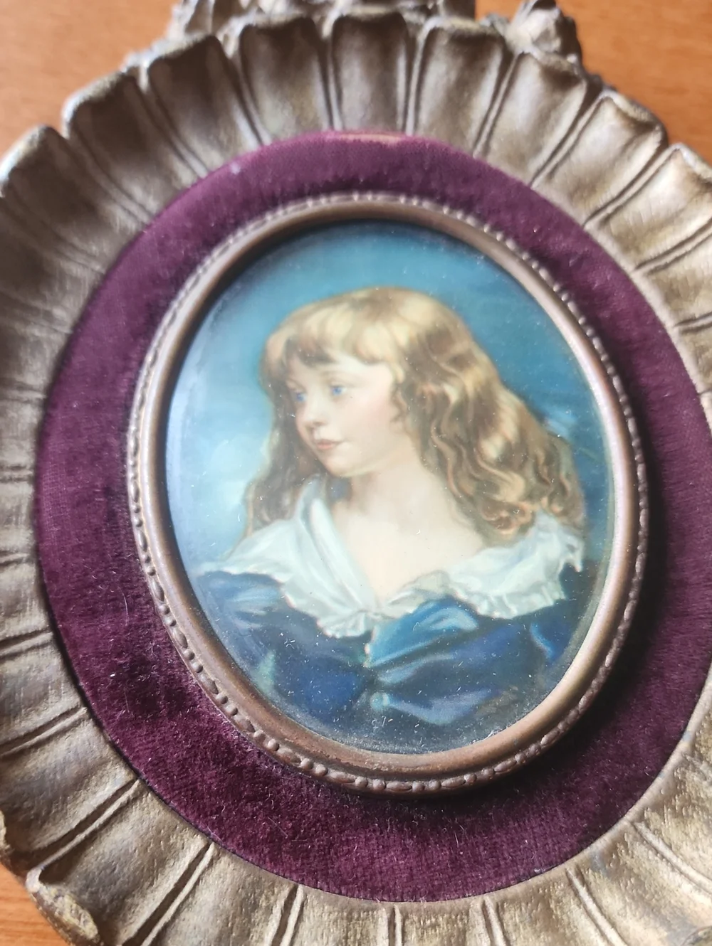 Cameo Creations 3 Decorative Oval Wall Plaques with Claret Velvet Over 60 Y.O.